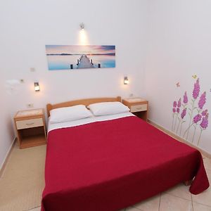 Room And Apartment Lea